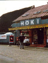 Claus foran butikken